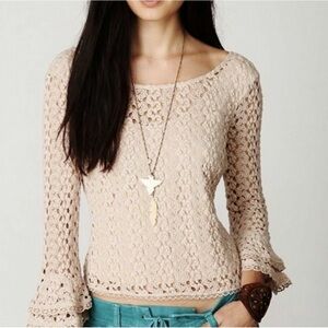 FREE PEOPLE NUDE/TAN KNIT ROCHELLE GYPSY LACE BELL SLEEVE TOP